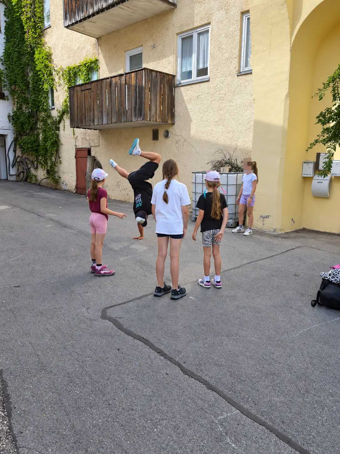 Bewegungsaufgabe während des BeYou Ferienabenteuers